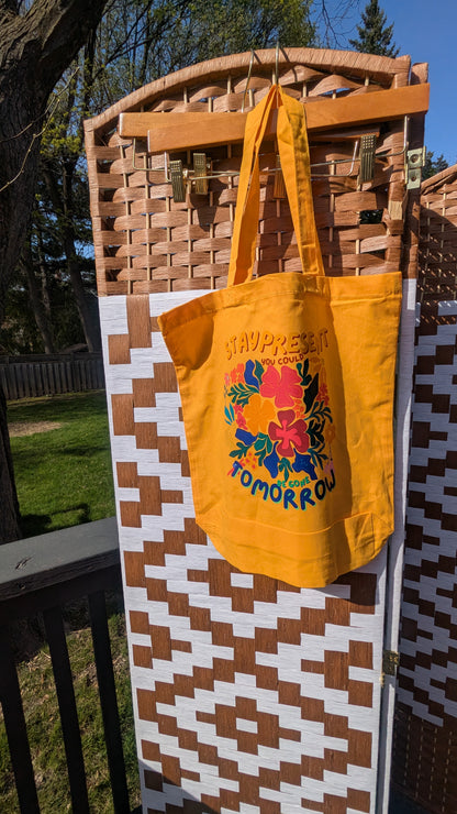 Stay present Tote